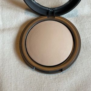 Well People Bio Base Baked Foundation in Fair Golden